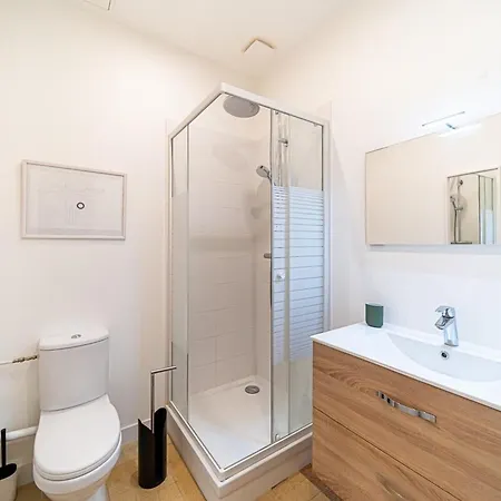 Your Independent Cocoon In The Heart Of The 7th Arrondissement Of * Lione