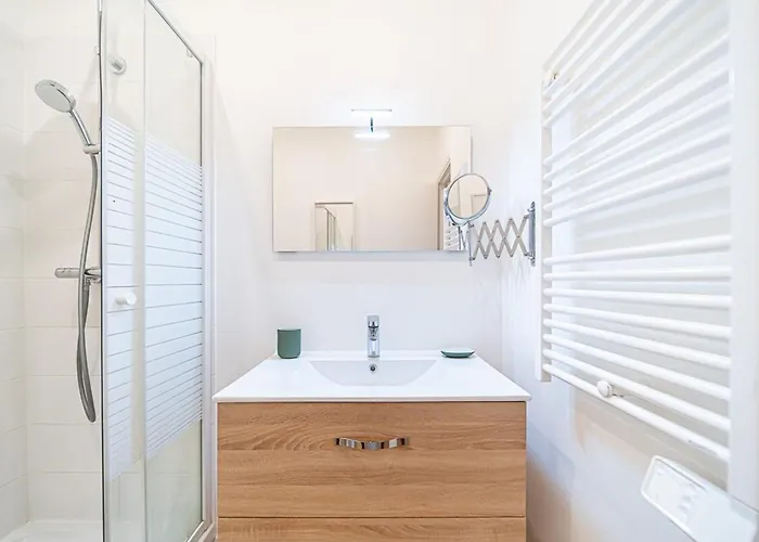 Your Independent Cocoon In The Heart Of The 7th Arrondissement Of Apartamento